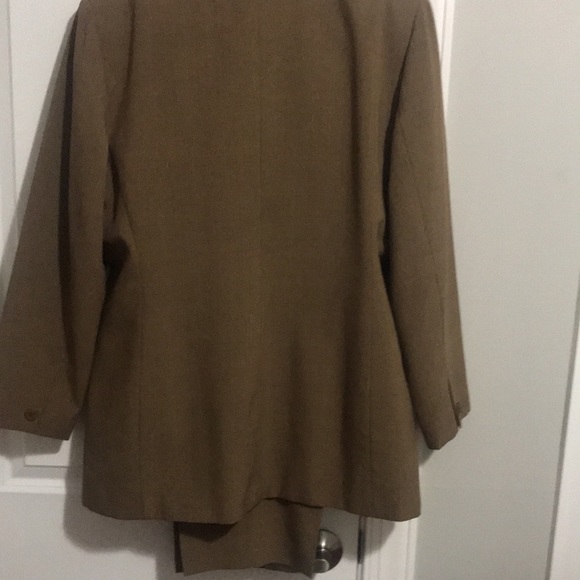 Levine Classics size 16 3 piece suit double breasted pants and skirt. - Picture 5 of 8